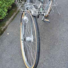 【リサイクルショップどりーむ天保山店】No.516　自転車　27インチ　シティサイクル　3段内装ギア　ＬＥＤオートライト付き　美品ですよ～🎵の画像