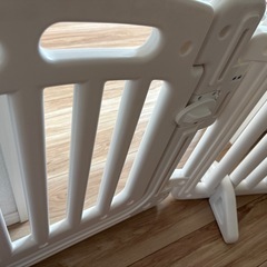 白】ベビーサークル 約3m｜ペット喫煙なし｜状態良好の画像