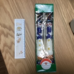 クリスマスキャンドル５本とビニール製テーブルクロス１枚をセットにしての画像
