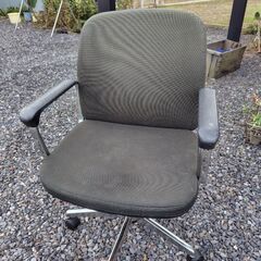 肘掛け付き回転チェアの画像
