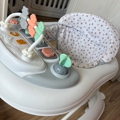 ベビー歩行器　しろ白の画像