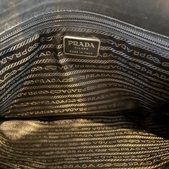 PRADA レザー　トートバッグの画像
