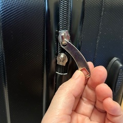 キャリーケース(ファスナー破損有り)の画像