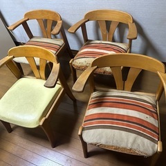 【無料】ダイニングテーブルと椅子4脚セットの画像