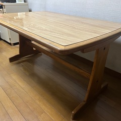 【無料】ダイニングテーブルと椅子4脚セットの画像