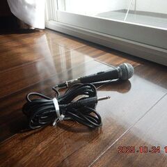 中古品のUGANEXTのカラオケのセットです。約１７万局が収納。　お持ちのテレビに接続して使います。の画像