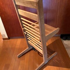 高さを変えられる小児用椅子の画像