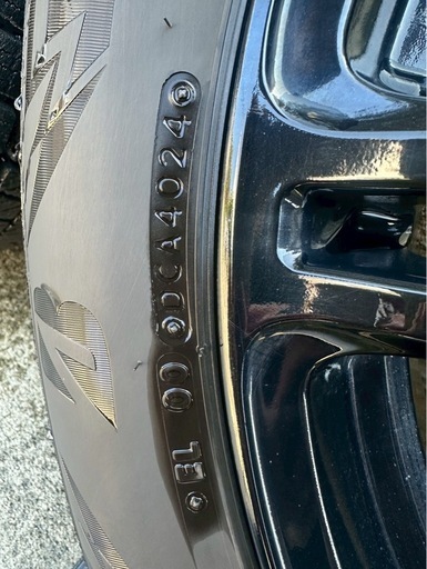 ほぼ新品　ブリザック DM-V3 スタッドレスタイヤ 225/55R18
