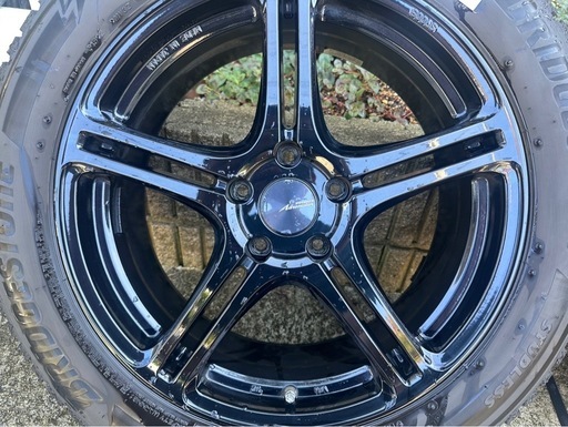 ほぼ新品　ブリザック DM-V3 スタッドレスタイヤ 225/55R18
