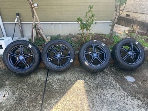 ほぼ新品　ブリザック DM-V3 スタッドレスタイヤ 225/55R18