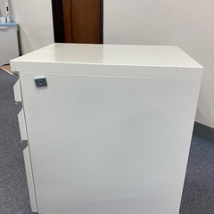 【3段ワゴン(鍵付き)】本社移転のため、売ります。の画像