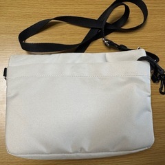 KEYUCAの小さめのショルダーバッグの画像