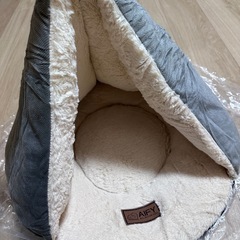 【新品】AIFY  フード付きペットベッド　犬　猫の画像