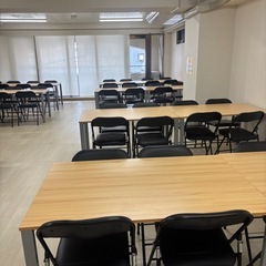 【引き取り限定】テーブル16台＋椅子71脚まとめて（会議室・店舗用におすすめ）の画像
