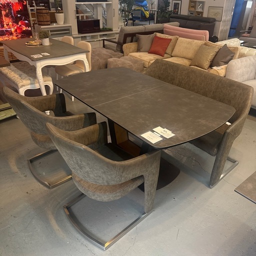 ダイニングテーブル4点セット　伸縮式テーブル