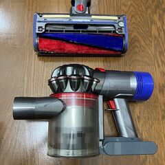 【ジャンク】ダイソンV7 コードレス掃除機　多数純正アタッチメント付きの画像