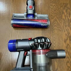 【ジャンク】ダイソンV7 コードレス掃除機　多数純正アタッチメント付きの画像