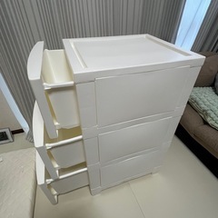 即決OK！ニトリ 白3段衣装ケース 高さ66cm 幅34cm 奥行43cm 500円 つくば市内の画像