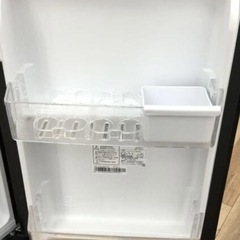 冷蔵庫【配達無料お届け設置出来ます💫都内近郊🚚】✨Hisense製154ℓラグジュアリー感が有り✨センス抜群です✨除菌クリーニング済✨極美品✨他にも冷蔵庫.洗濯機.電子レンジ.オーブン電子レンジ.炊飯器.テーブル&椅子.机&チェアー.ベット&マットレス.ソファーなど多種多様な美品が有ります✨お気軽にお問い合わせ下さい💫の画像