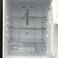 冷蔵庫【配達無料お届け設置出来ます💫都内近郊🚚】✨Hisense製154ℓラグジュアリー感が有り✨センス抜群です✨除菌クリーニング済✨極美品✨他にも冷蔵庫.洗濯機.電子レンジ.オーブン電子レンジ.炊飯器.テーブル&椅子.机&チェアー.ベット&マットレス.ソファーなど多種多様な美品が有ります✨お気軽にお問い合わせ下さい💫の画像