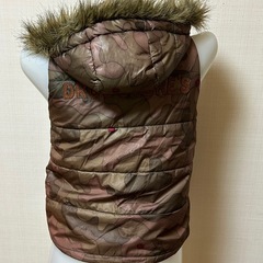 【KIDS】drug store's 中綿ベスト　ファー付きフード　カモフラージュの画像