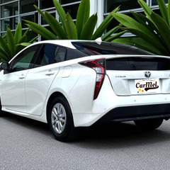 誰でも車が買える次世代低与信ローン専門店／ 安心の１年保証付き 距離無制限！中古車販売 カーメル山梨店　平成３０年　トヨタ　プリウス　84,680㌔の画像