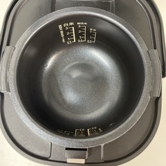 R213 ☀️ SHARP 炊飯ジャー 3合炊き 18年製 KS-CF05A ⭐ 動作確認済 ⭐ クリーニング済の画像