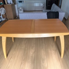 ダイニングてーぶるテーブルの画像