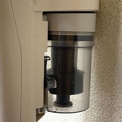 ☆江別市『かいとるどう』★2021年製 Panasonic コードレス掃除機 MC-SB51J-C  充電コード付きの画像