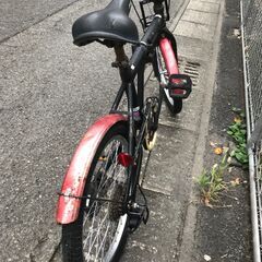 リサイクルショップどりーむ鹿大前店　No.509　22481ｗ　折り畳み自転車　20インチ　黒色　ライト・鍵なし　外装６段階ギア　※切り替えギア故障の為、切替不可※の画像