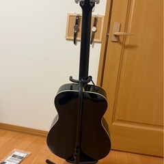 アコースティックギター ブラック（YAMAHA）の画像