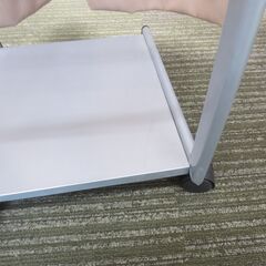 ■カタログスタンド　パンフレットラック　雑誌収納　スリム　キャスター付きの画像
