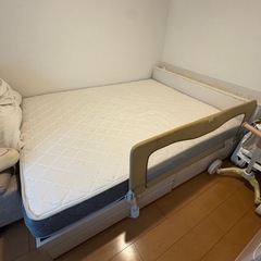 クイーンベッド 
収納付きの画像