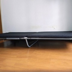折り畳みベットの画像