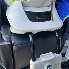 エールべべチャイルドシート中古品の画像