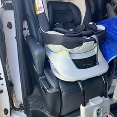 エールべべチャイルドシート中古品の画像