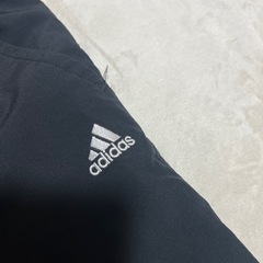 adidas 7分？8分？丈のズボンの画像