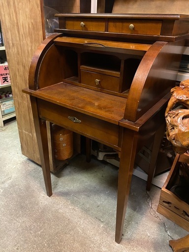 雰囲気の良いイタリア製ライティングデスク