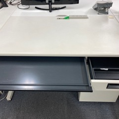 【袖机付きオフィスデスク】本社移転のため、売ります。の画像