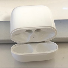 Apple AirPods 2世代 充電ケースのみの画像
