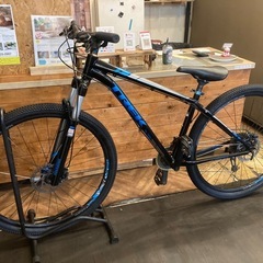 10月末まで防犯登録無料！【TREK X-CALIBER8 前後タイヤ・チューブ新品！】油圧ディスクブレーキ　アルミフレーム　2×10速　タイヤサイズ29インチMTB ブラックの画像