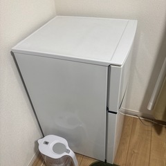 Hisense 2ドア冷蔵庫 ホワイトの画像