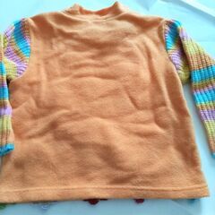 ①ハッピー・ラッキー・チャッピー　オレンジ子供１１０ｃｍ　フリース古着　袖カラフルニットの画像