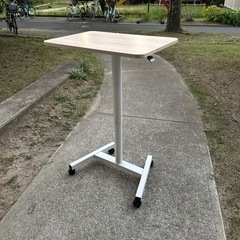 昇降式モバイルワークステーションの画像