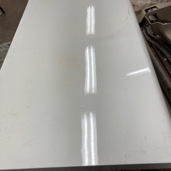 足がおけるカウンター式キッチンてーふテーブルの画像