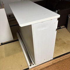 収納付きカウンターテーブルの画像