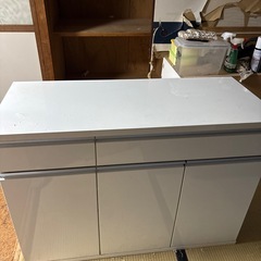 収納付きカウンターテーブルの画像