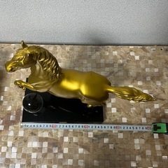 金色の馬の置き物 縁起物 コレクター 競馬の画像