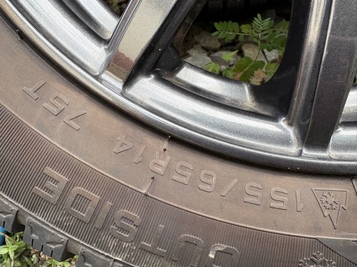 スタッドレスタイヤ（155/65R14）