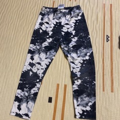 GUなど　柄　レギンス　2枚セット　130cmの画像